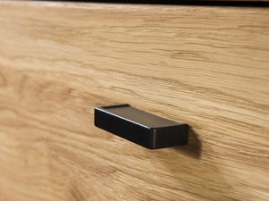 Miniaturka 3 - Drewniane meble zbliżenie uchwyt MASERI