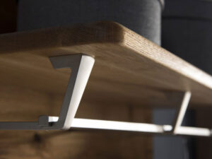 Miniaturka 1 - Dębowy regał z metalowymi wspornikami w stylu industrialnym