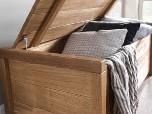 Miniaturka 1 - Detal łączenia drewnianego blatu skrzyni z frezowaniem