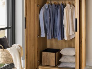 Miniaturka 1 - Mała szafa drewniana dwudrzwiowa dębowa