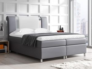 Miniaturka 6 - Szaro-białe łóżko kontynentalne z zagłówkiem uszak w aranżacji