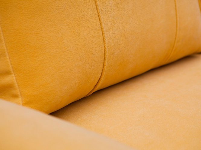 Sofa w stylu Angielskim żółta detale VINCENT