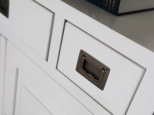 Miniaturka 4 - Drewniana biała komoda detale MENDOZ