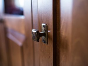 Miniaturka 10 - Wysoka Witryna Brzozowa uchwyt MENDOZ