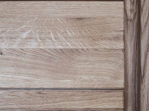 Miniaturka 10 - Komoda dębowa z drzwiczkami zbliżenie ALAMOS