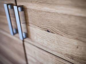 Miniaturka 12 - Komoda drewniana z drzwiczkami detale ALAMOS