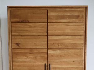 Miniaturka 1 - Dębowa Szafa Dwudrzwiowa na Nóżkach ALAMOS LOFT aranzacja