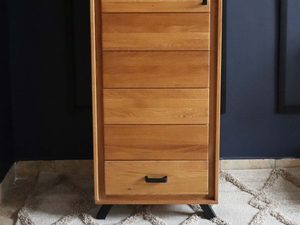 Miniaturka 1 - Szafa pojedyncza drewniana na nóżkach aranżacja ALAMOS LOFT