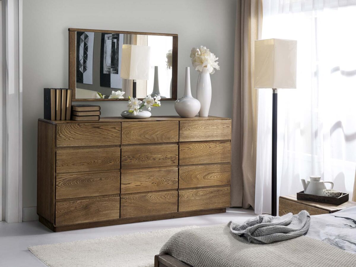 Komoda drewniana dąb palony szuflady sypialnia