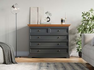 Miniaturka 5 - Stylowa komoda w ciemnym kolorze z dekoracyjnymi gałkami