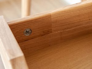 Miniaturka 4 - Biurko toaletka z litego drewna szuflada detale JENS