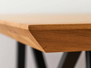 Miniaturka 9 - Krawędź dębowego blatu z czarnymi nóżkami metalowymi