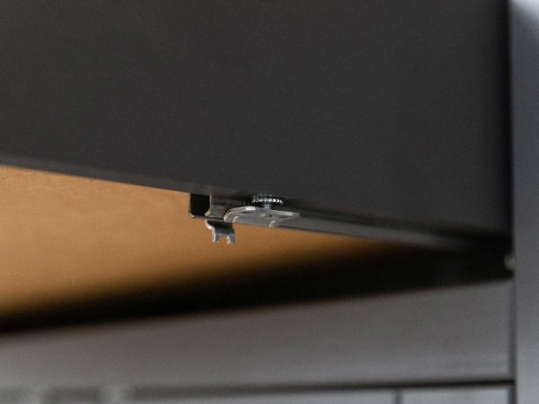 Klasyczny słupek do salonu grafit cichy domyk INGRID