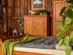 Miniaturka 14 - Komoda bieliźniarka z szufladami sosna aranżacja zbliżenie ANADI