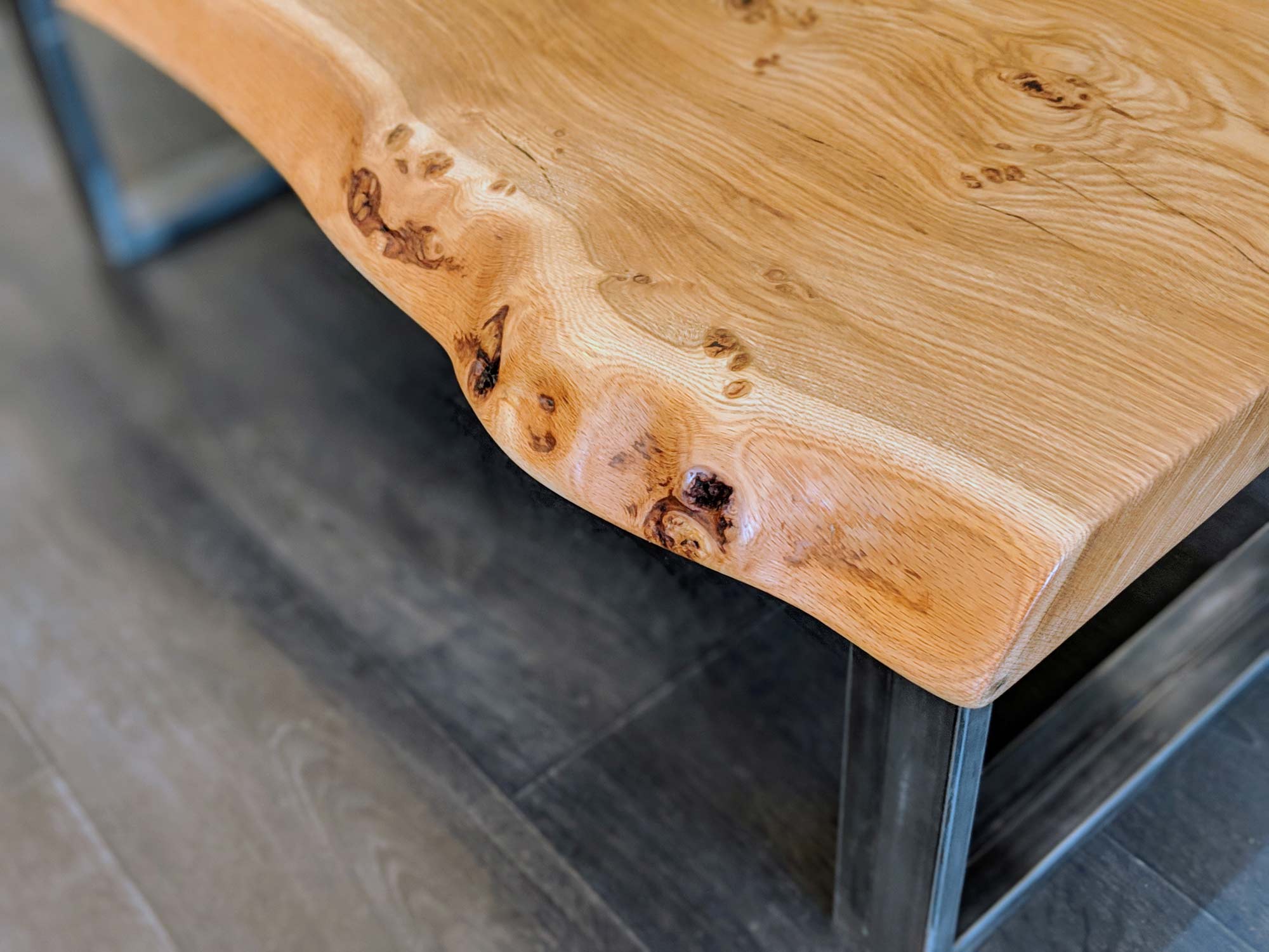 Detal blat Krawędź Natura Drewniany Stolik Kawowy na Metalowych Nogach w stylu Loft ARCOS