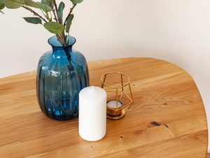 Miniaturka 4 - Owalny stolik kawowy z drewna aranżacja zbliż OLVIR