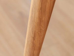 Miniaturka 8 - Biurko toaletka z litego drewna nóżka zbliżenie JENS