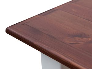 Miniaturka 6 - Zbliżenie na blat stołu z drewna w kolorze orzecha