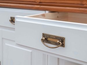 Miniaturka 12 - Biała komoda do klasycznego wnętrza biały sosna szuflada ANADI