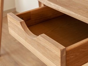 Miniaturka 9 - Biurko toaletka z litego drewna otwarta szuflada JENS