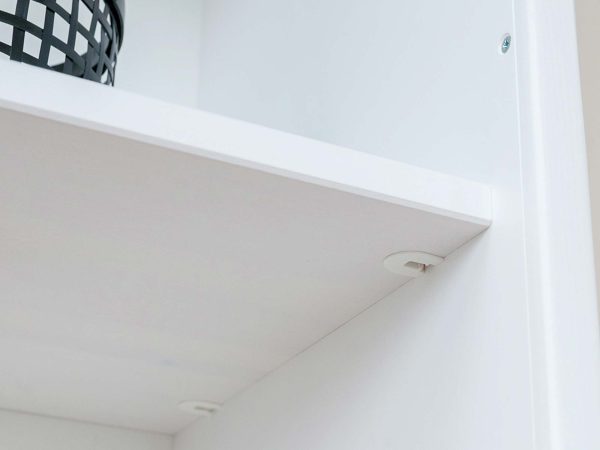 Biały regał biblioteczka sosnowa zbliżenie ANADI Biały regał biblioteczka sosnowa zbliżenie ANADI