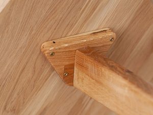 Miniaturka 10 - Stolik okrągły z drewna 70 cm łączenia zbliżenie KARNE