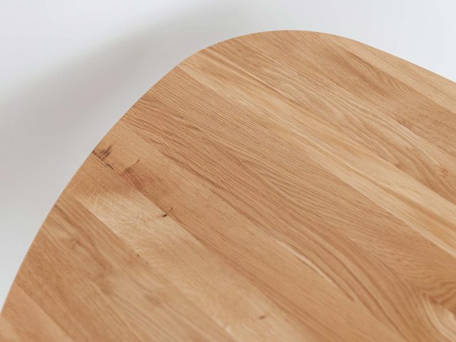 Owalny stolik kawowy z drewna kształt blatu OLVIR