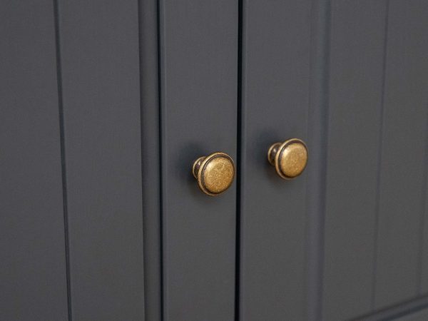 Biała klasyczna komoda drewniana grafit dąb zbliżenie uchwyty INGRID Biała klasyczna komoda drewniana grafit dąb zbliżenie uchwyty INGRID