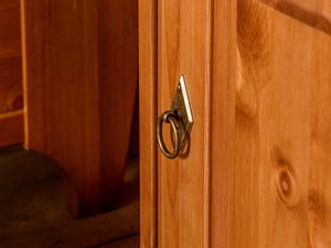 Miniaturka 11 - Szafka nocna na styl prowansalski sosna zbliżenie ANADI