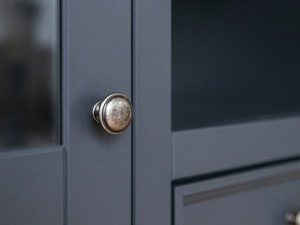 Miniaturka 7 - Witryna w stylu prowansalskim grafit uchwyty zbliżenie INGRID