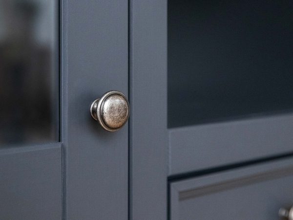 Witryna w stylu prowansalskim grafit uchwyty zbliżenie INGRID Witryna w stylu prowansalskim grafit uchwyty zbliżenie INGRID