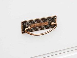 Miniaturka 3 - Sosnowa szafa dwudrzwiowa z szufladami biały uchwyt ANADI