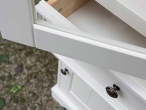 Miniaturka 6 - Klasyczny słupek do salonu biały detale INGRID