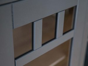 Miniaturka 9 - Witryna w stylu prowansalskim grafit przeszklenie zbliżenie INGRID