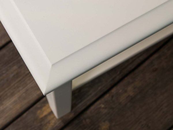 Ława do salonu w klasycznym stylu biała zbliżenie INGRID