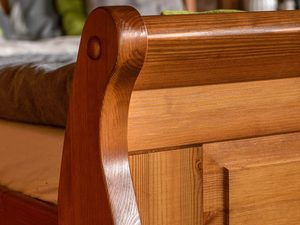 Miniaturka 12 - Łóżko białe dwuosobowe w stylu klasycznym sosna profil ANADIŁóżko białe dwuosobowe w stylu klasycznym sosna zbliżenie ANADI