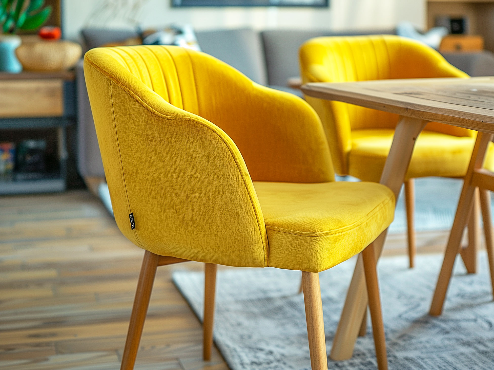 Żółte krzesło – jak wprowadzić kolorowe akcenty do wnętrza