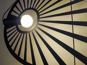 Miniaturka 11 - Designerska lampa sufitowa, geometryczny design, surowy styl do loftów