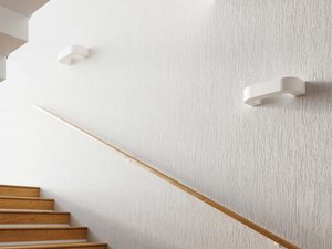 Miniaturka 5 - Nowoczesny kinkiet LED o łukowatym profilu w aranżacji loftowej