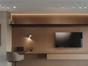 Miniaturka 16 - Drewniane wnętrze z czarnym kinkietem LED i meblami RTV