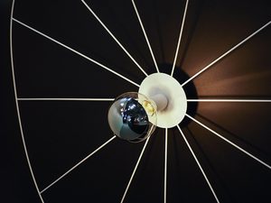 Miniaturka 3 - Lampa sufitowa z metalową ramą, okrągły kształt, nowoczesny styl