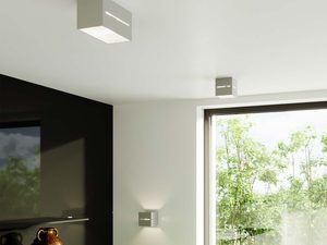 Miniaturka 18 - Wnętrze z szarymi lampami sufitowymi i kinkietem ściennym