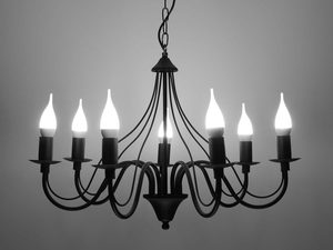 Miniaturka 6 - Żyrandol czarny ośmioramienny z oświetleniem LED włączonym