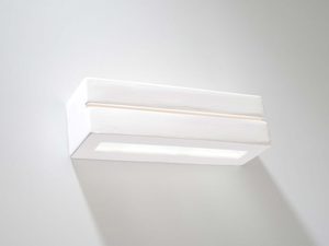 Miniaturka 1 - Biały kinkiet z prostym profilem i gładkim wykończeniem – styl skandynawski