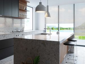 Miniaturka 3 - Nowoczesna kuchnia z betonowymi lampami i marmurowym blatem