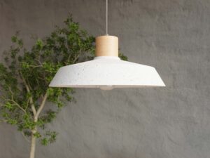 Miniaturka 3 - Designerska lampa wisząca z betonowym kloszem i drewnianym wykończeniem