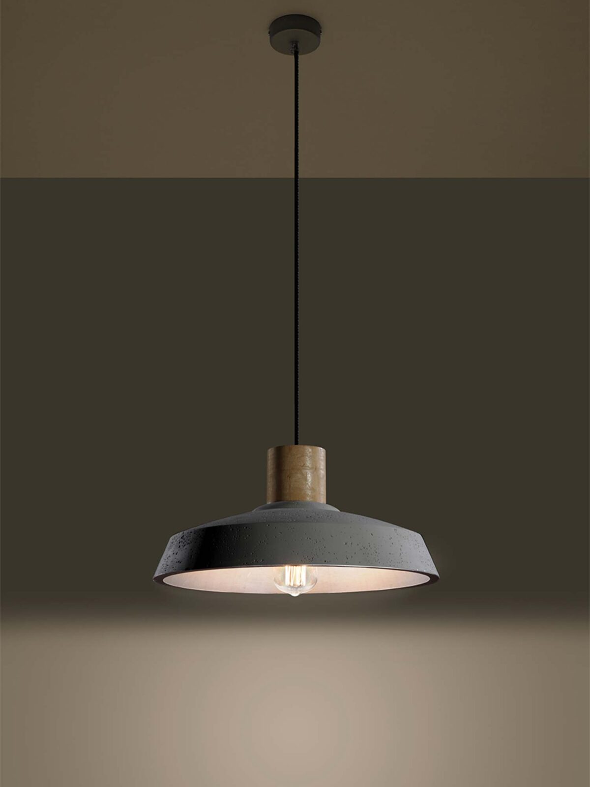 Nowoczesna betonowa lampa z naturalnym drewnem – styl industrialny