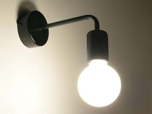 Miniaturka 2 - Nowoczesny żyrandol z czarnym wykończeniem i mlecznymi żarówkami