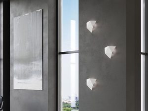 Miniaturka 11 - Ściana z geometrycznymi kinkietami LED w jasnym wnętrzu