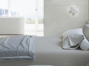 Miniaturka 10 - Białe geometryczne kinkiety LED na tle jasnej ściany